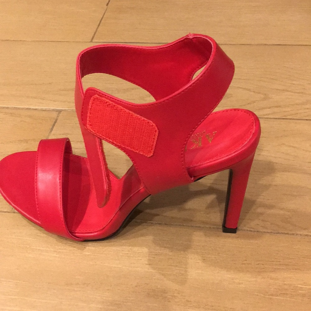 Shoes - Picture 5 of 5